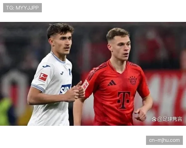 特写：终场哨响，两位德国队中生代领袖基米希与戈雷茨卡拥抱交流