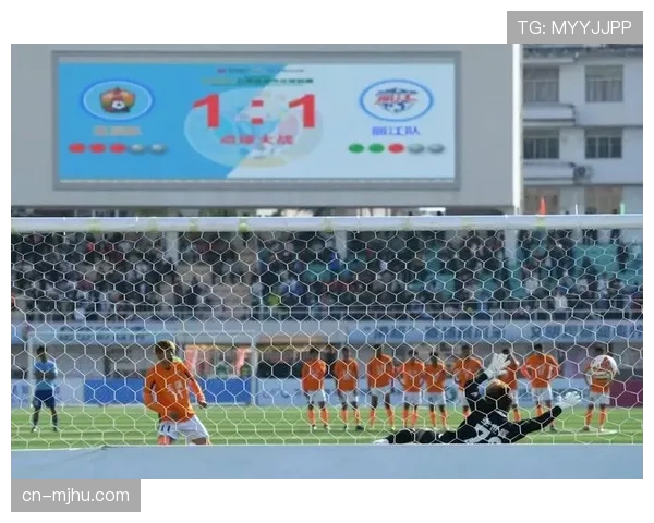 焦点瞬间:VAR介入判罚点球,梅州客家门将程月磊抗议判罚染黄。 焦点瞬间:VAR介入判罚点球,梅州客家门将程月磊抗议判罚染黄。